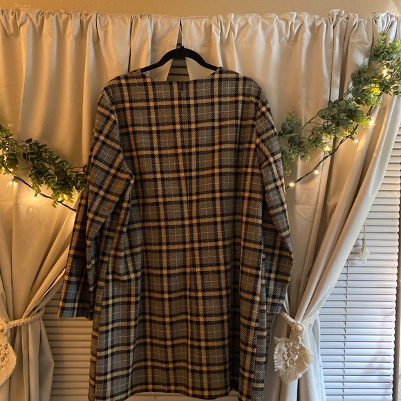 Cute Plad Pattern Shirt/Dress - Picture 2 of 4